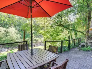 ที่พักริมแม่น้ำทราย, ตกปลา & พายเรือคายัคในสถานที่