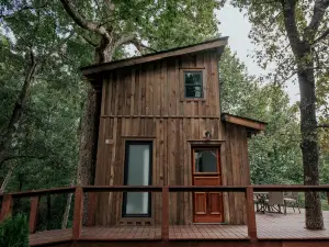 Luxurious Cabin with Jacuzzi and Breathtaking Views in Georgia