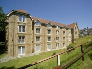 The Caledonian Island Hotel