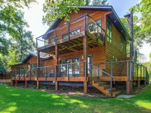 Short Drive to Itasca State Park - Waterfront Home