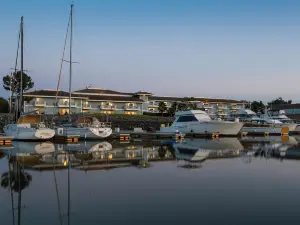 The Marina Inn on San Francisco Bay