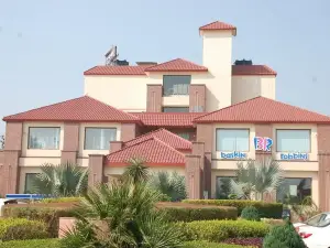 Hotel Solitaire Inn