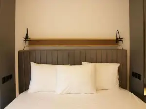 P J Luxury Suites