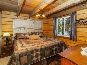 Riverfront, Authentic, Luxury Log Cabin-Bull Moose