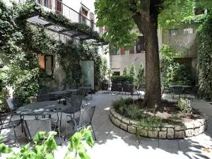 艾爾伯格阿卡戴米亞飯店