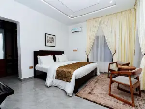 Creestar Hotel and Suites