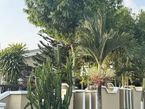 LaRosa Executive Guest House