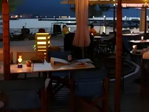 Captain's Beach Apartments