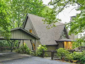 Brevard Chalet w/ Stunning Blue Ridge Mtn Views!