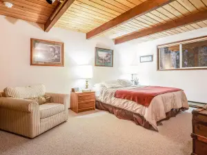 Cozy & Quiet Cabin w/ Natural beauty - Prime Locale on Southern Lopez Island