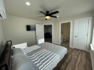 Charming 1-bedroom, new apartment above garage, in Kimberly