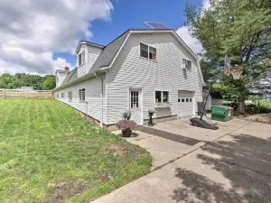 Loft Unplugged w/ Outdoor Space in Amish Country!