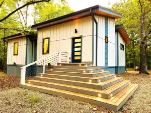 Serene Escape with Yoga Room and Spa-Like Amenities - Charming Cottage