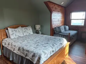 Spectacular View of Arkansas Grand Canyon, Sleeps 8 “No Pets Allowed “