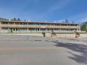 Hike & Bike: Red River Condo Near Fishing!