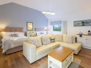 The Willows House & Studios, Hot Tub, Garden Cookhouse, Pet-Friendly, Roe Valley, Limavady