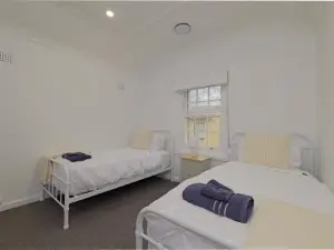 Manuka Village - Sleeps 8 - Free Parking X 4
