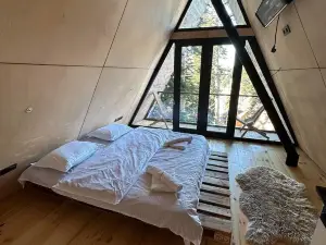 A house in the forest, if you want to relax in the forest and be alone. hot tub