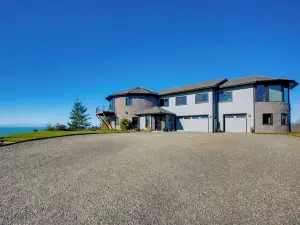 Stunning 360 Ocean Views, Near Redwoods NP!