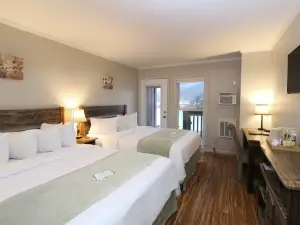 LakeFront Lodge