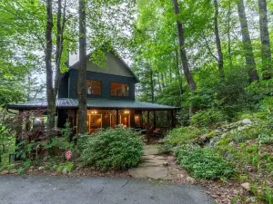 10 Min to Downtown Cashiers | 5 Min to Silver Run