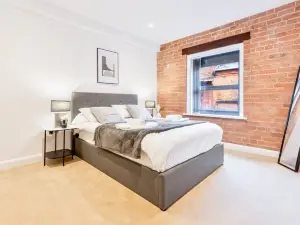 Characterful 2 Bed Apartment in Burton-on-Trent