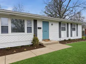 Modern Home Sleeps 6 Near Downtown Mizzou