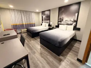 Super 8 by Wyndham Macomb