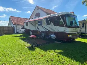 Cozy Motorhome with Free Parking & Private Entrance