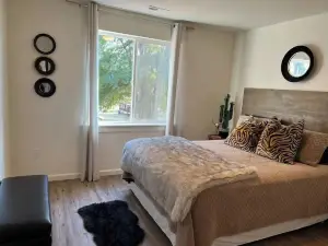 Modern Home in Downtown Sumner, WA, 34 mi from Lumen Field