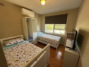 Charming 3 Bedroom Home in Garran, Perfect for Families and Groups