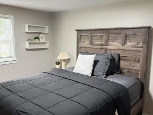 Cozy Pet-Friendly Home with Fully Fenced Yard and Quiet Location Sleeps 6
