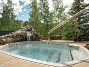 Jackpine & Black Bear Condos by Vail Resorts