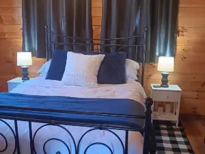 Cozy cabin with views of Lake Erie and colorful sunsets!