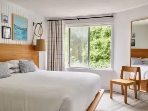 Bluebird Parker Beach Lodge