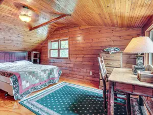 Dock, Fire Pit Historic Lakefront Cabin in Mercer