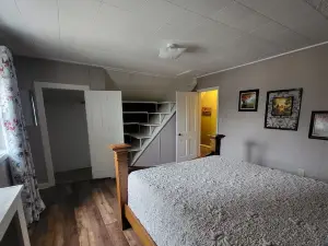 Charmer on 4th · 3Br/2BA · Downtown · Fire Pit · Fenced Yard · Enclosed Porch