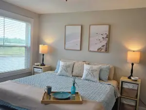 Stunning Waterfront Rooftop in Heritage Harbor Sleeps 10-11!