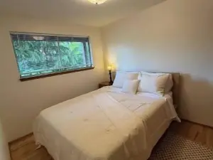 Beautiful 3 Bedroom Shoreline Guesthouse