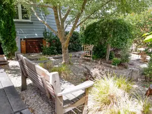 Spacious 4-bed Home in Central Tenterfield