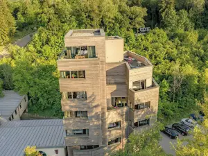 The Seven Hotel