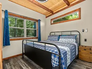 Modern High End Cabin #3 on Horsehead lake with private viewing tower