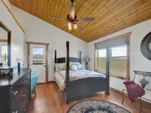 Magnificent Cabin Views of Sangre de Cristo Mountain Range & Wet Mountain Valley