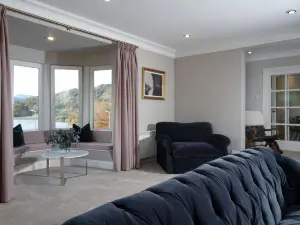 Homes in the Sun Winner - Spacious - Lake Views