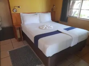 African Sunsets (Bophirimo Self-Catering Guest House)