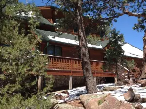 Executive Mountain Home on 70 Acres with Spectacular Views. No Cancellation Fees