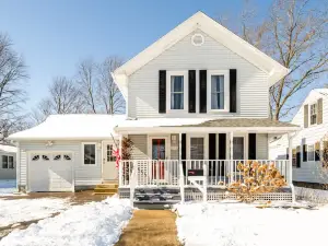 Spacious Backyard and Cozy Interior - Charming Three Oaks Retreat