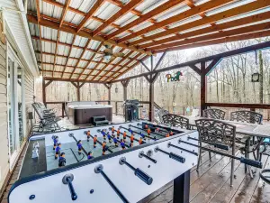 Pet-Friendly Home w/ Deck in Broken Bow!