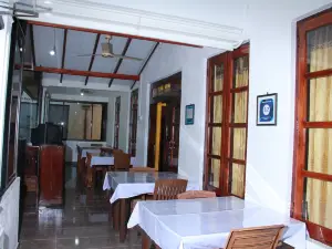 阿露拉旅館