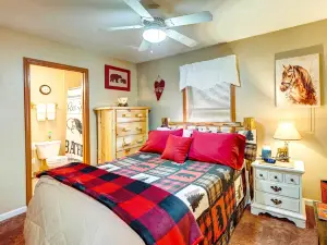 Scenic Marble Cabin with Fire Pit!